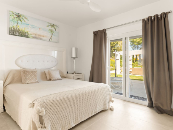 Villa for sale in Estepona