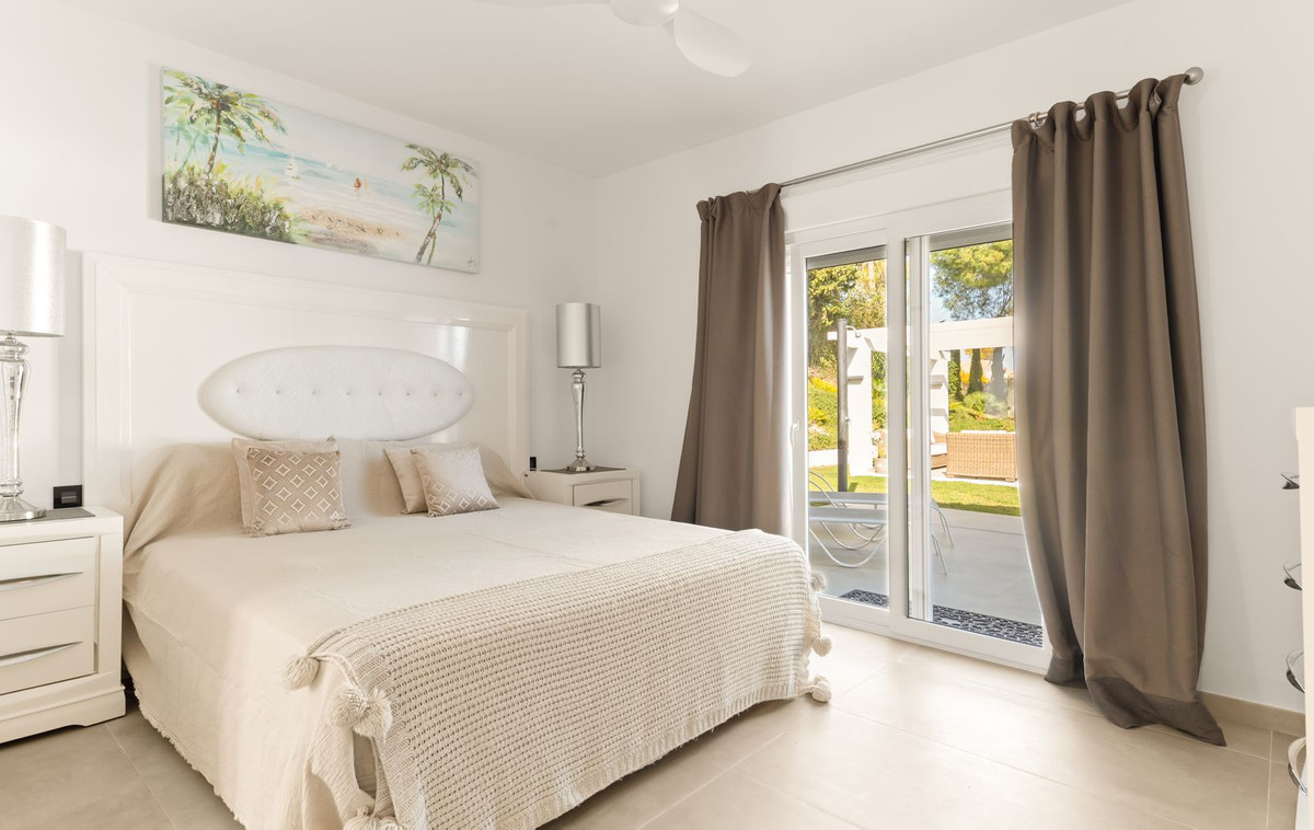 Villa for sale in Estepona