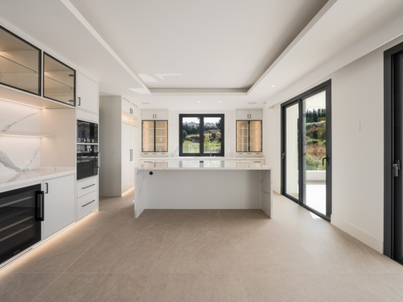 Villa for sale in Estepona
