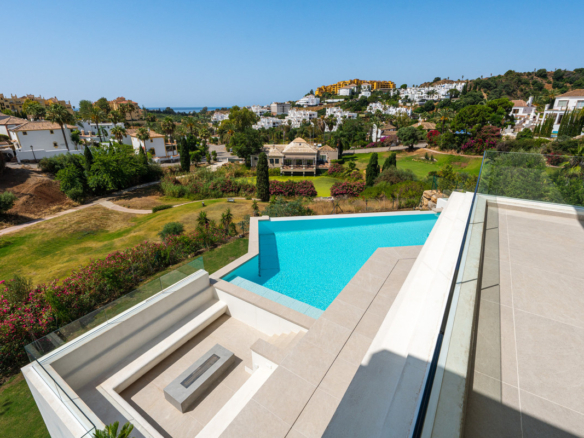 Villa for sale in Estepona