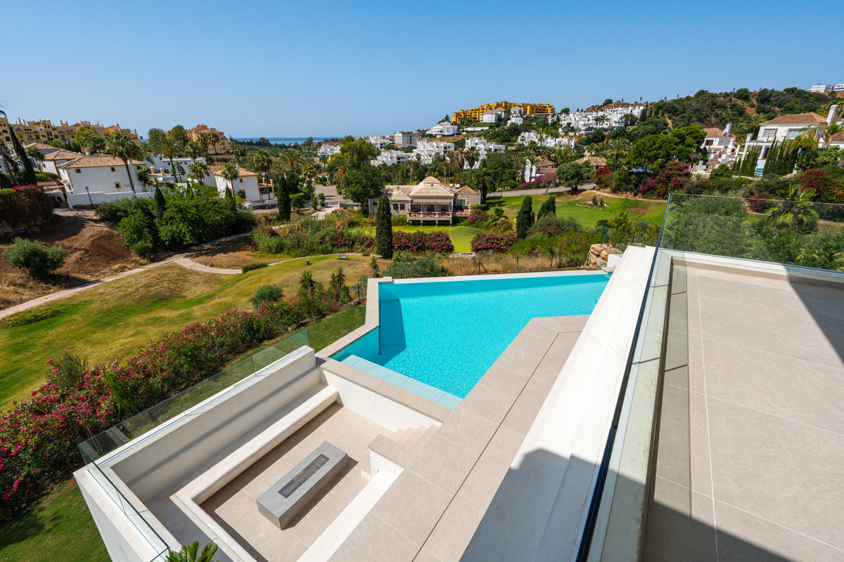 Villa for sale in Estepona