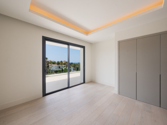 Villa for sale in Estepona
