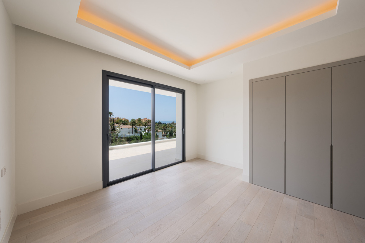Villa for sale in Estepona