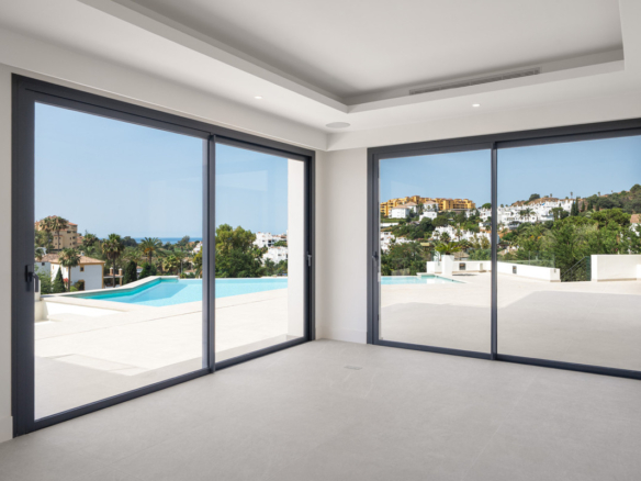 Villa for sale in Estepona