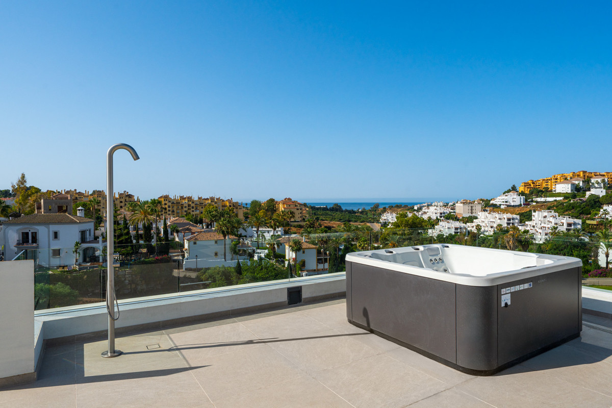 Villa for sale in Estepona