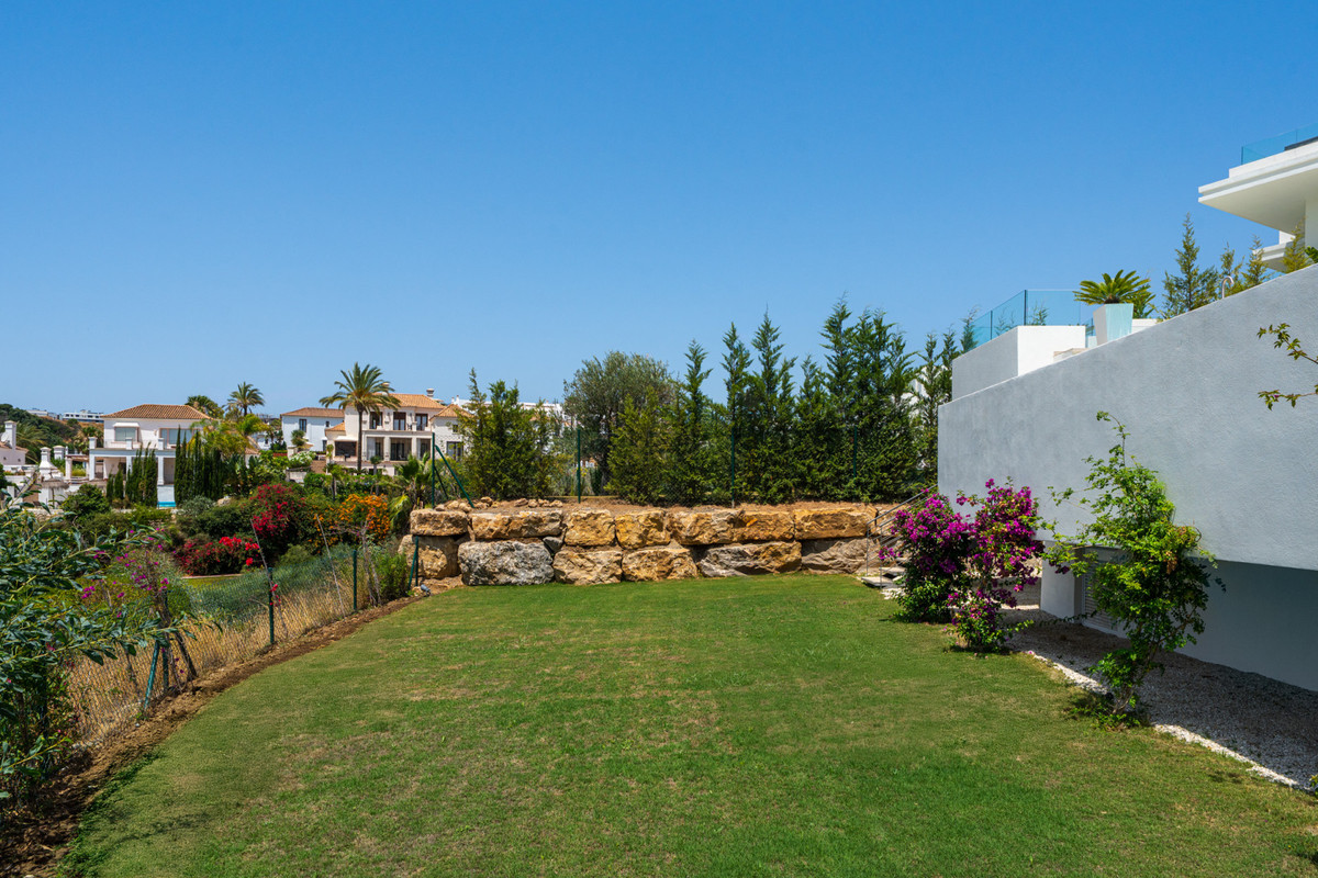 Villa for sale in Estepona