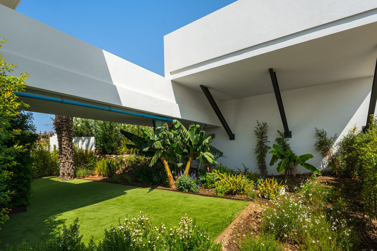 Villa for sale in Estepona