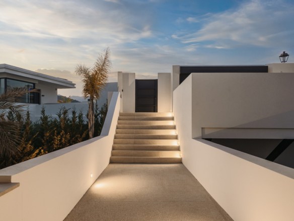 Villa for sale in Estepona