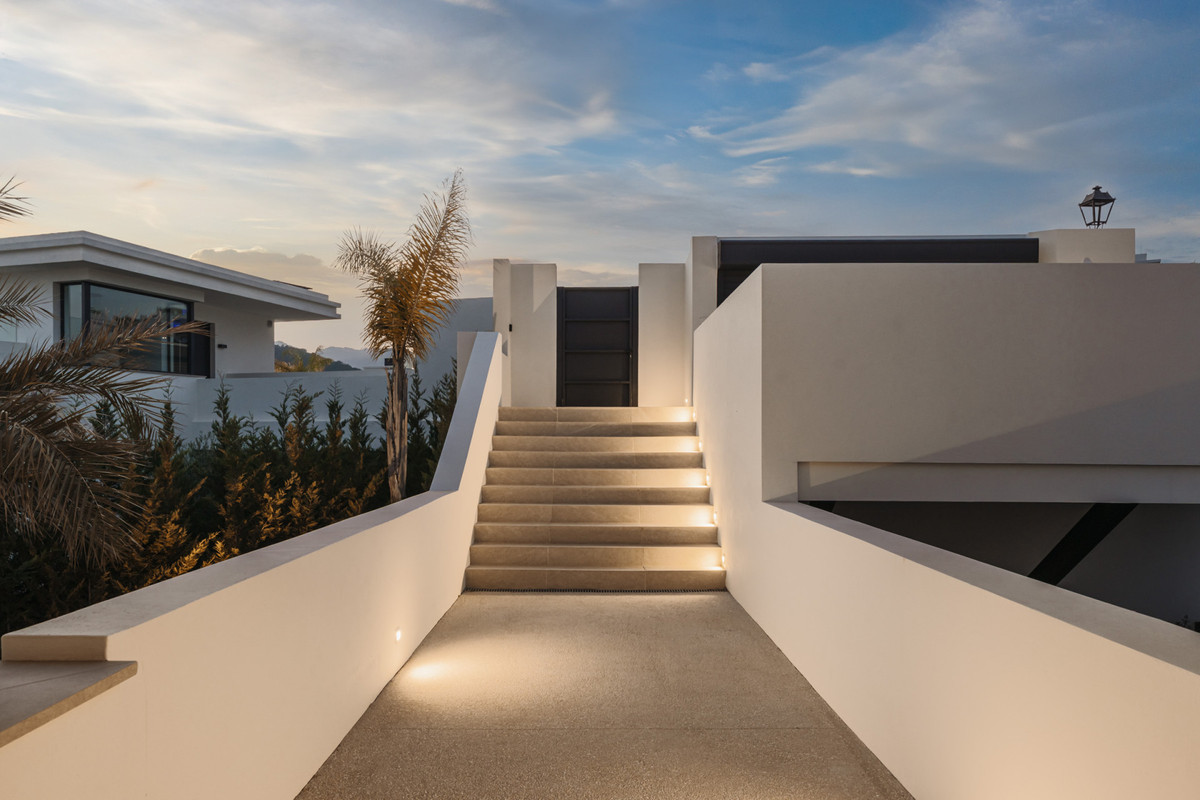 Villa for sale in Estepona