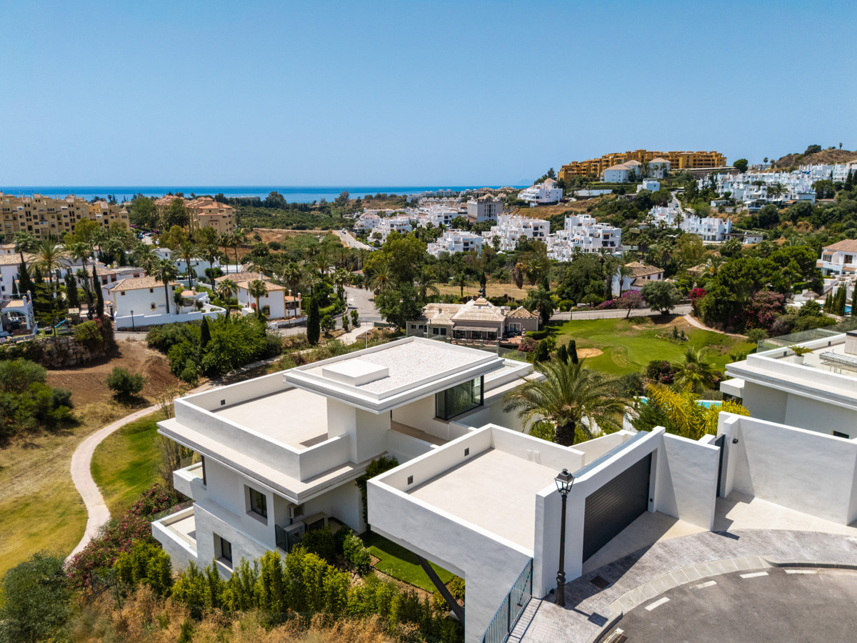 Villa for sale in Estepona