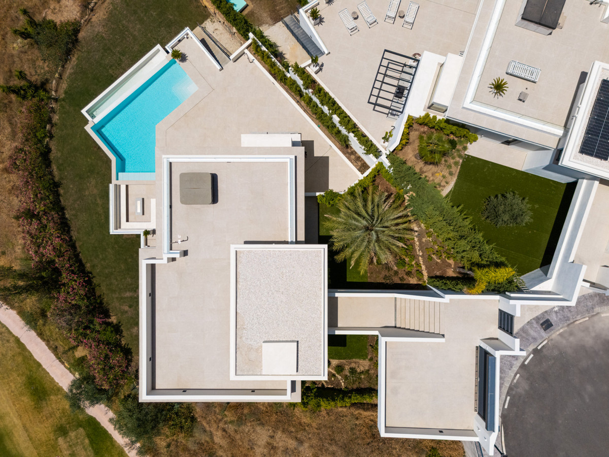 Villa for sale in Estepona