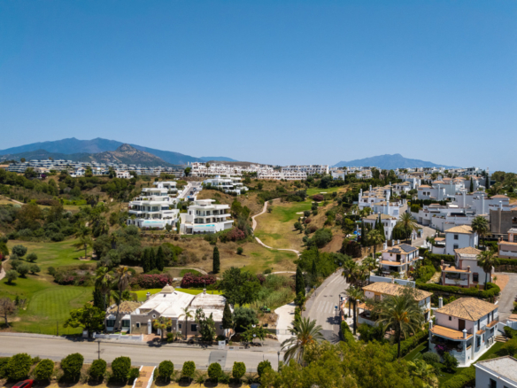 Villa for sale in Estepona