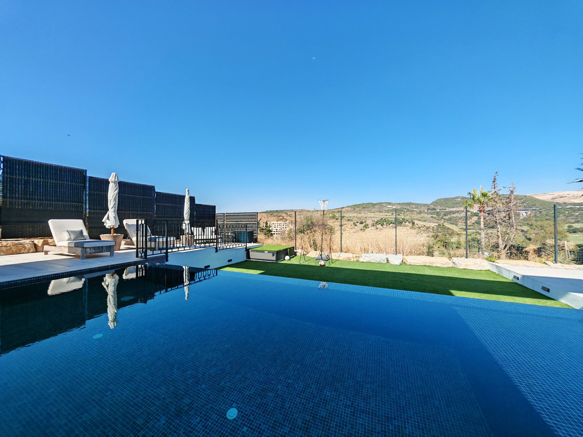 Villa for sale in Estepona