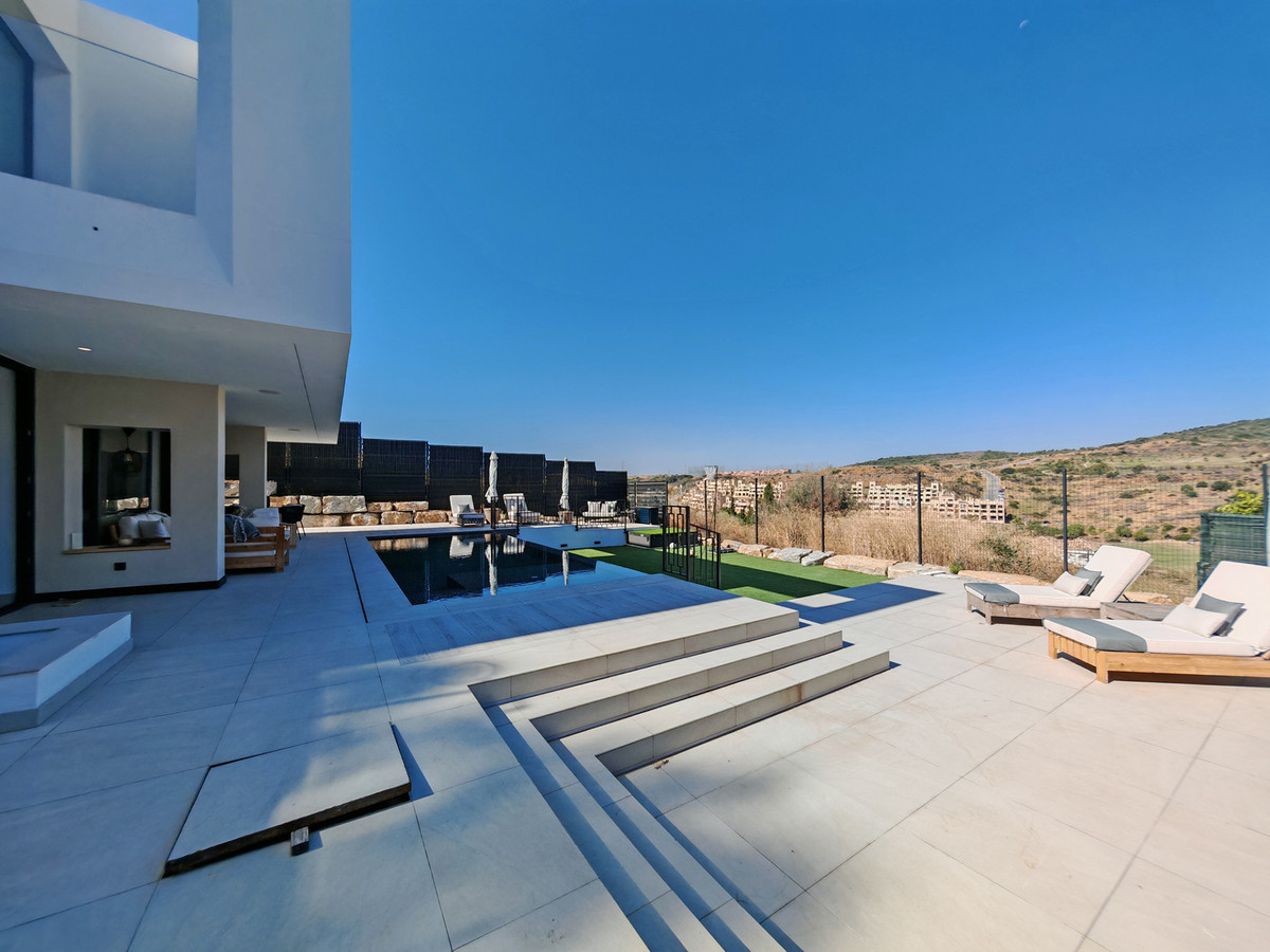 Villa for sale in Estepona