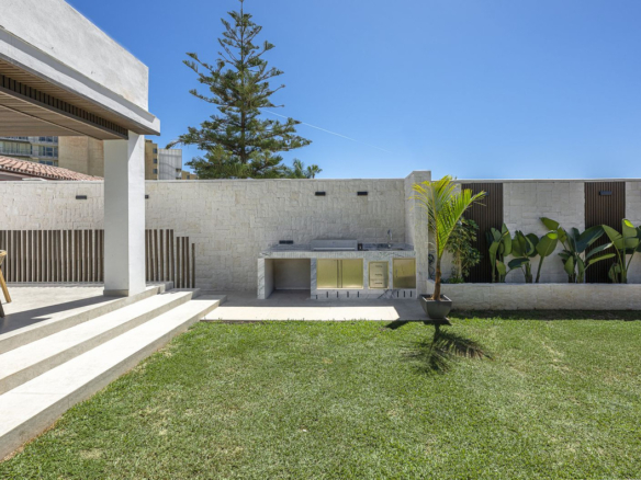Villa for sale in Estepona