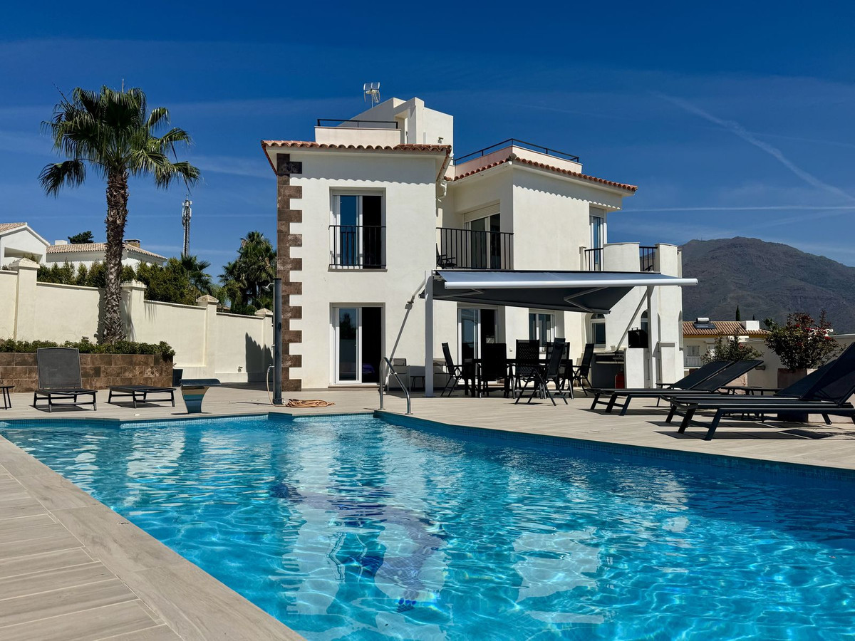 Villa for sale in Estepona