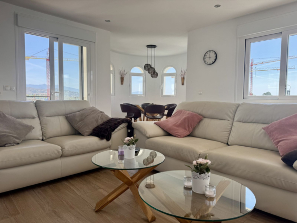 Villa for sale in Estepona