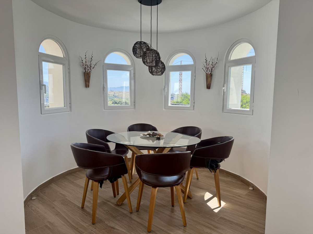 Villa for sale in Estepona