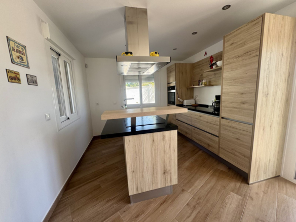 Villa for sale in Estepona