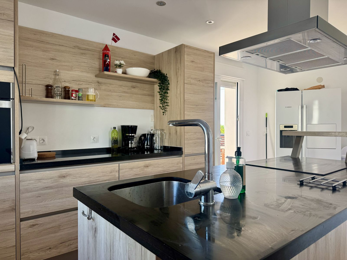 Villa for sale in Estepona