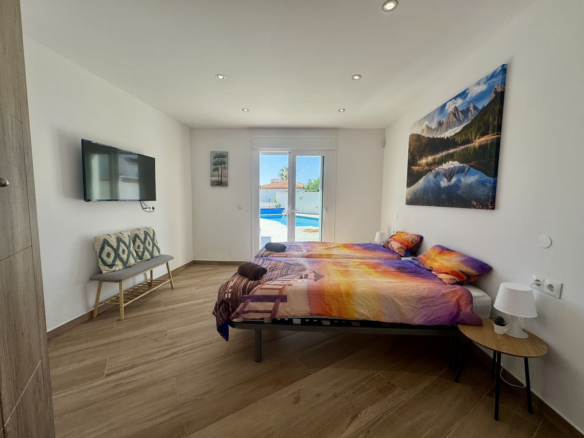 Villa for sale in Estepona