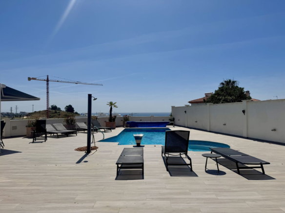 Villa for sale in Estepona