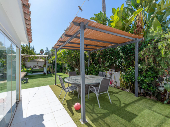 Villa for sale in Estepona