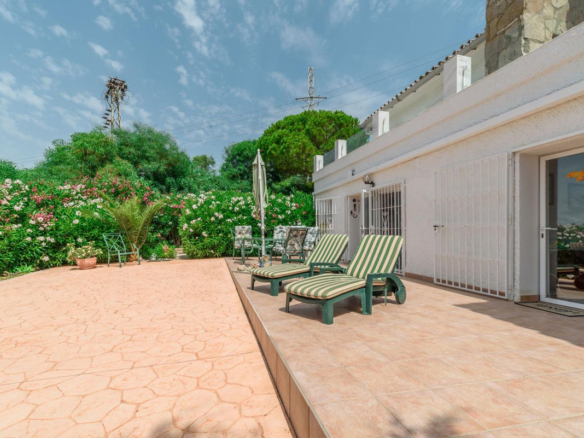 Villa for sale in Estepona