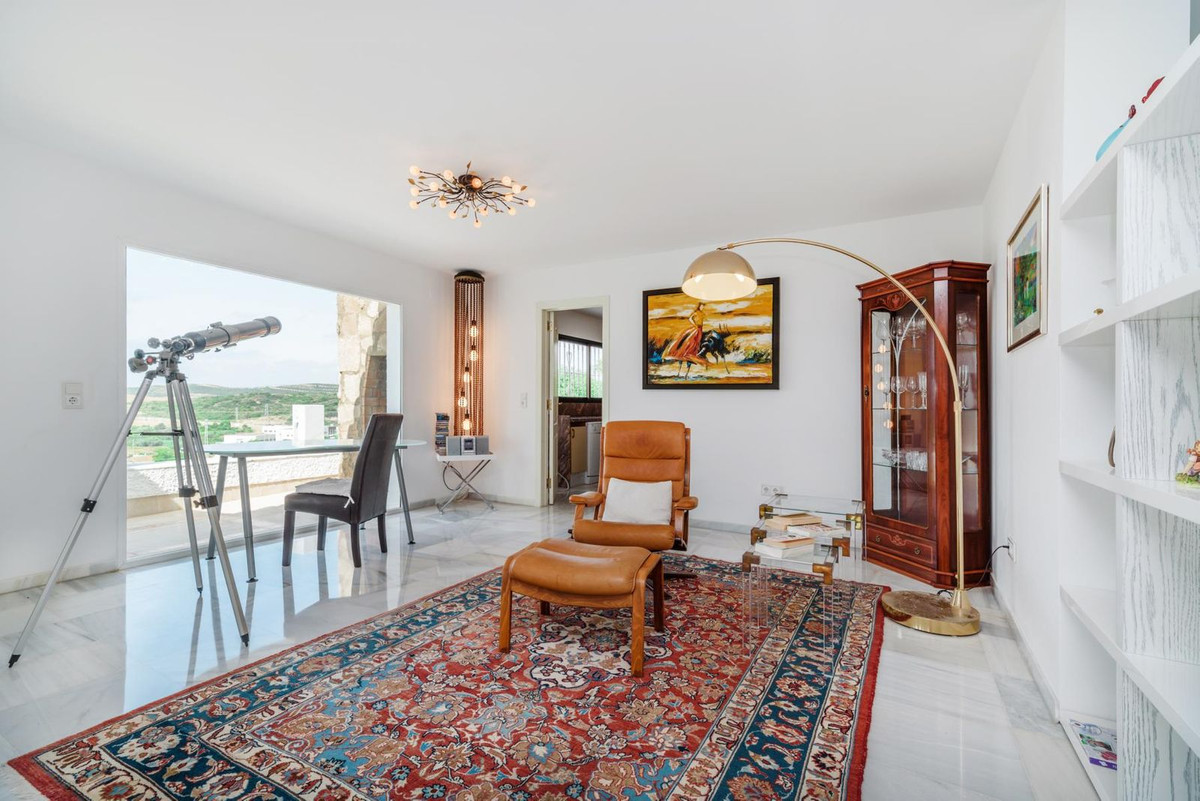 Villa for sale in Estepona