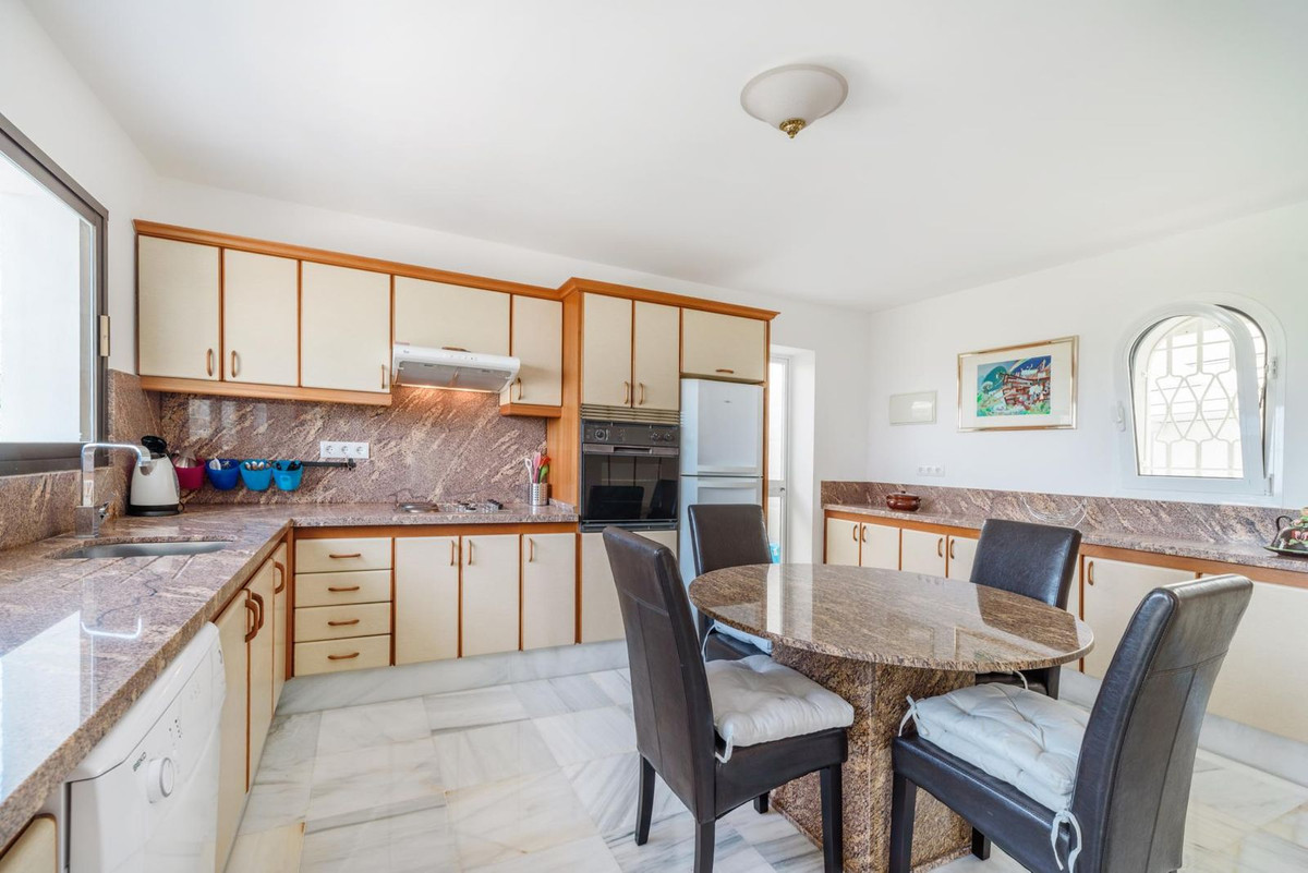 Villa for sale in Estepona