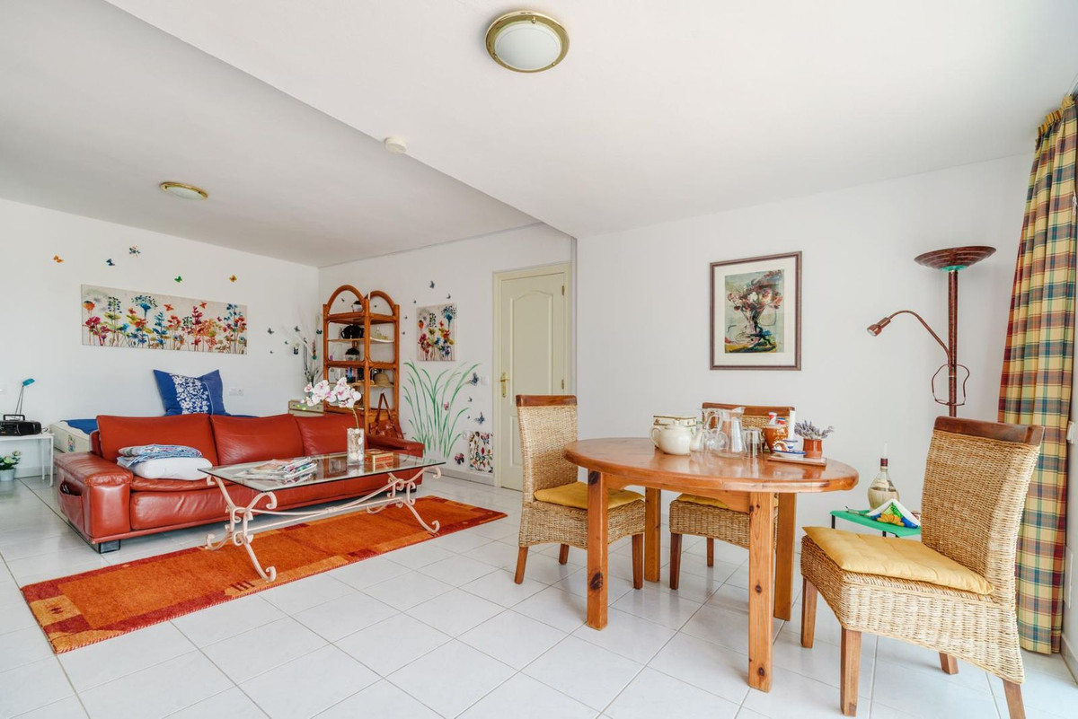 Villa for sale in Estepona