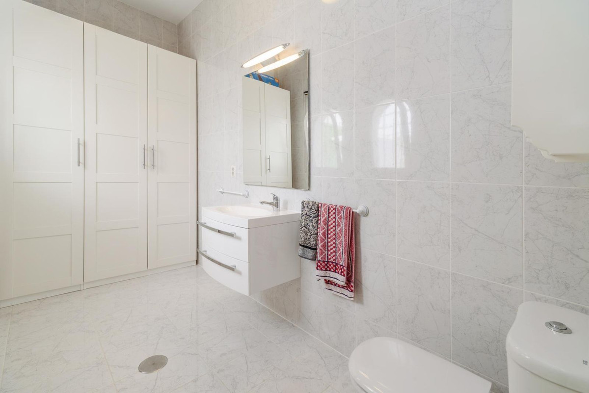 Villa for sale in Estepona