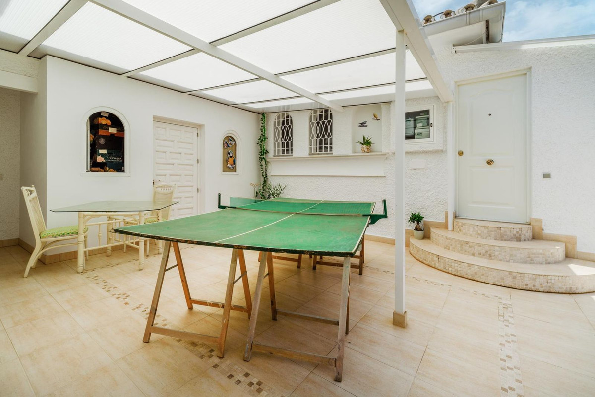 Villa for sale in Estepona