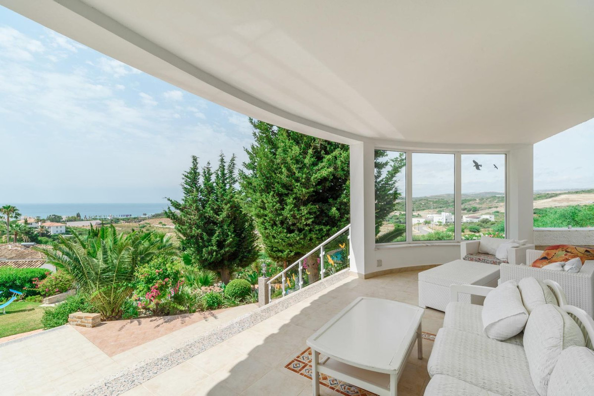 Villa for sale in Estepona