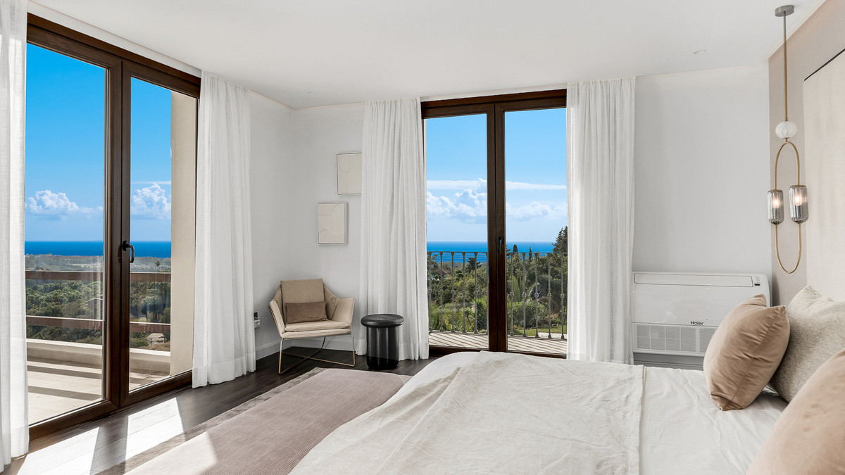 Villa for sale in Estepona