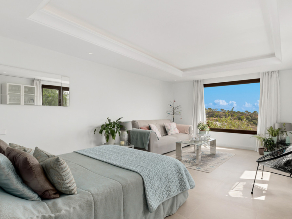 Villa for sale in Estepona