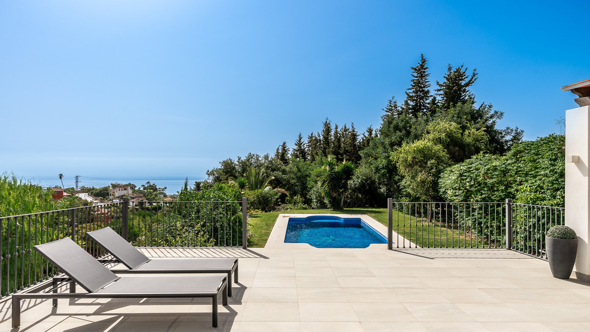 Villa for sale in Estepona