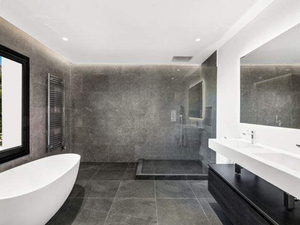 Villa for sale in Estepona