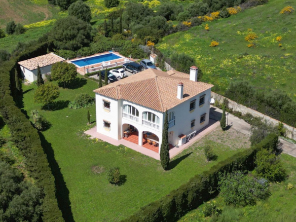 Villa for sale in Estepona
