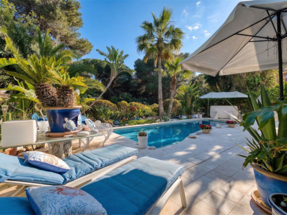 Villa for sale in Estepona