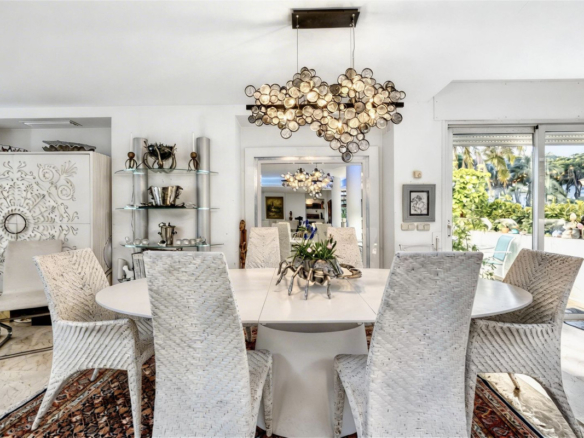Villa for sale in Estepona