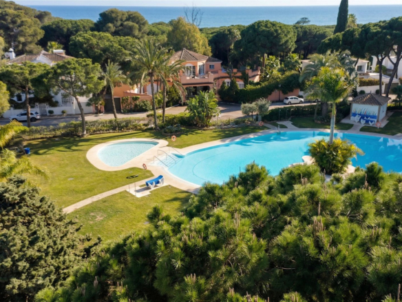 Villa for sale in Estepona