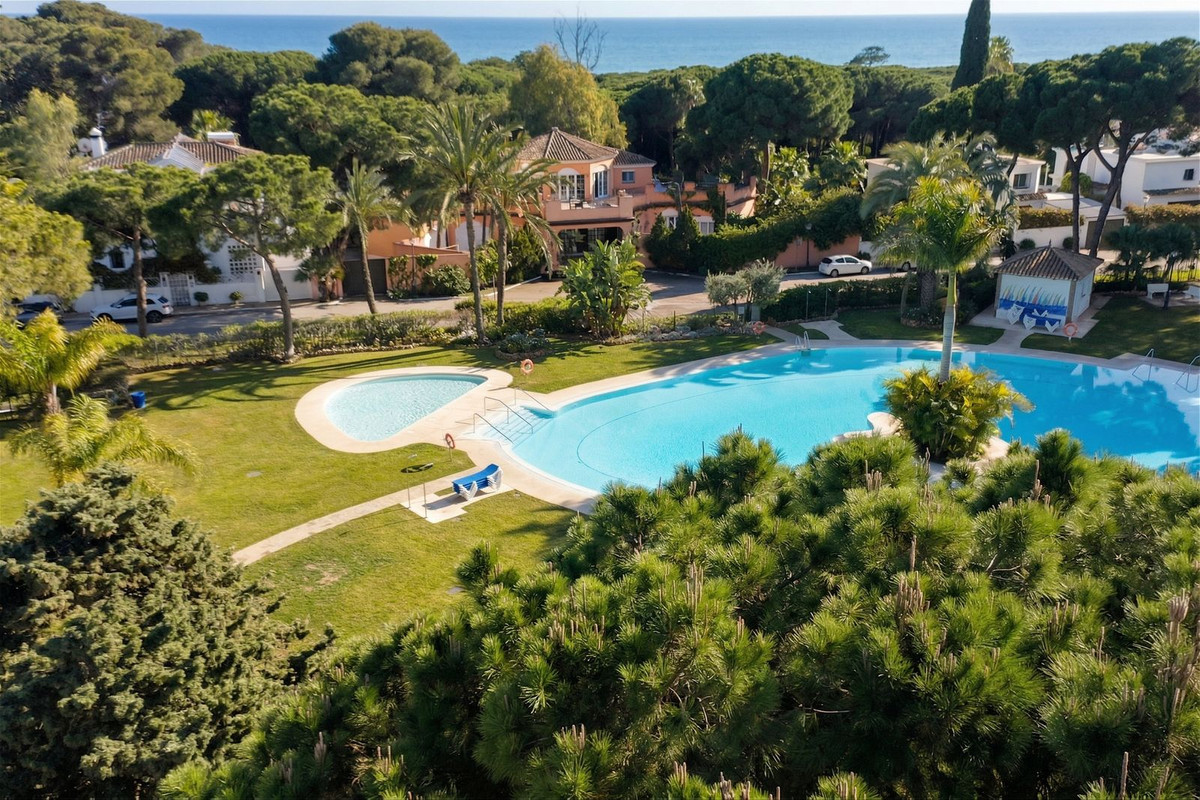 Villa for sale in Estepona