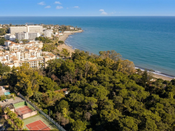 Villa for sale in Estepona