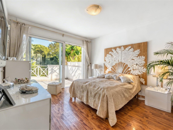 Villa for sale in Estepona