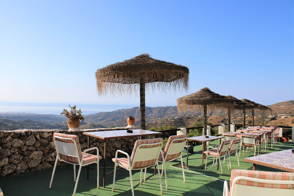 Villa for sale in Frigiliana