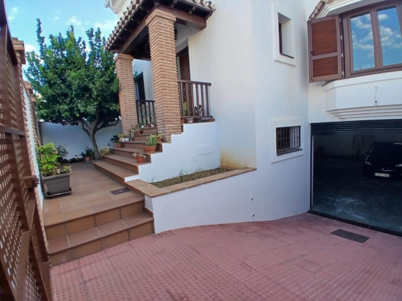 Villa for sale in Fuengirola