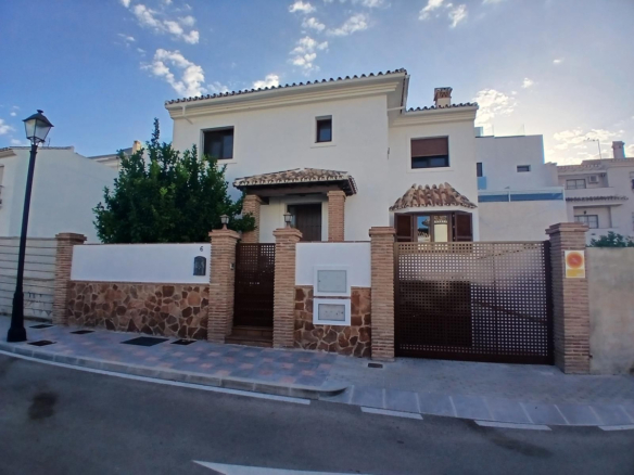 Villa for sale in Fuengirola