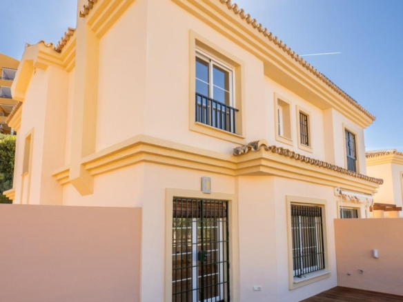 Villa for sale in Fuengirola