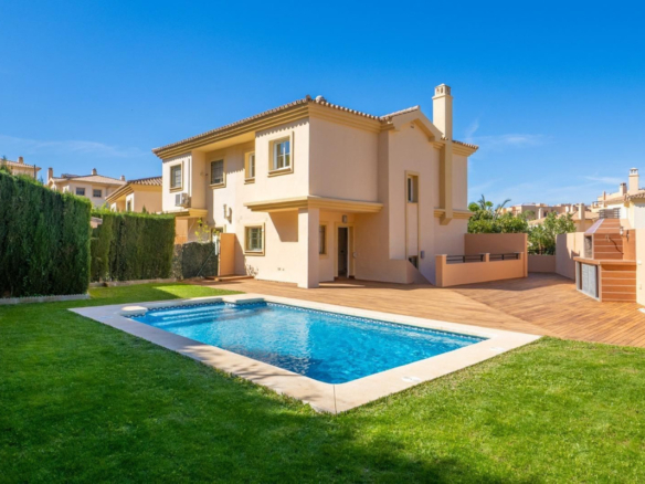 Villa for sale in Fuengirola
